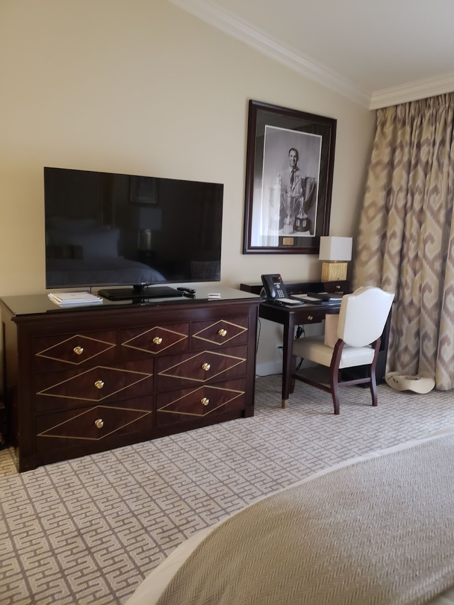 Hotel room photo 9