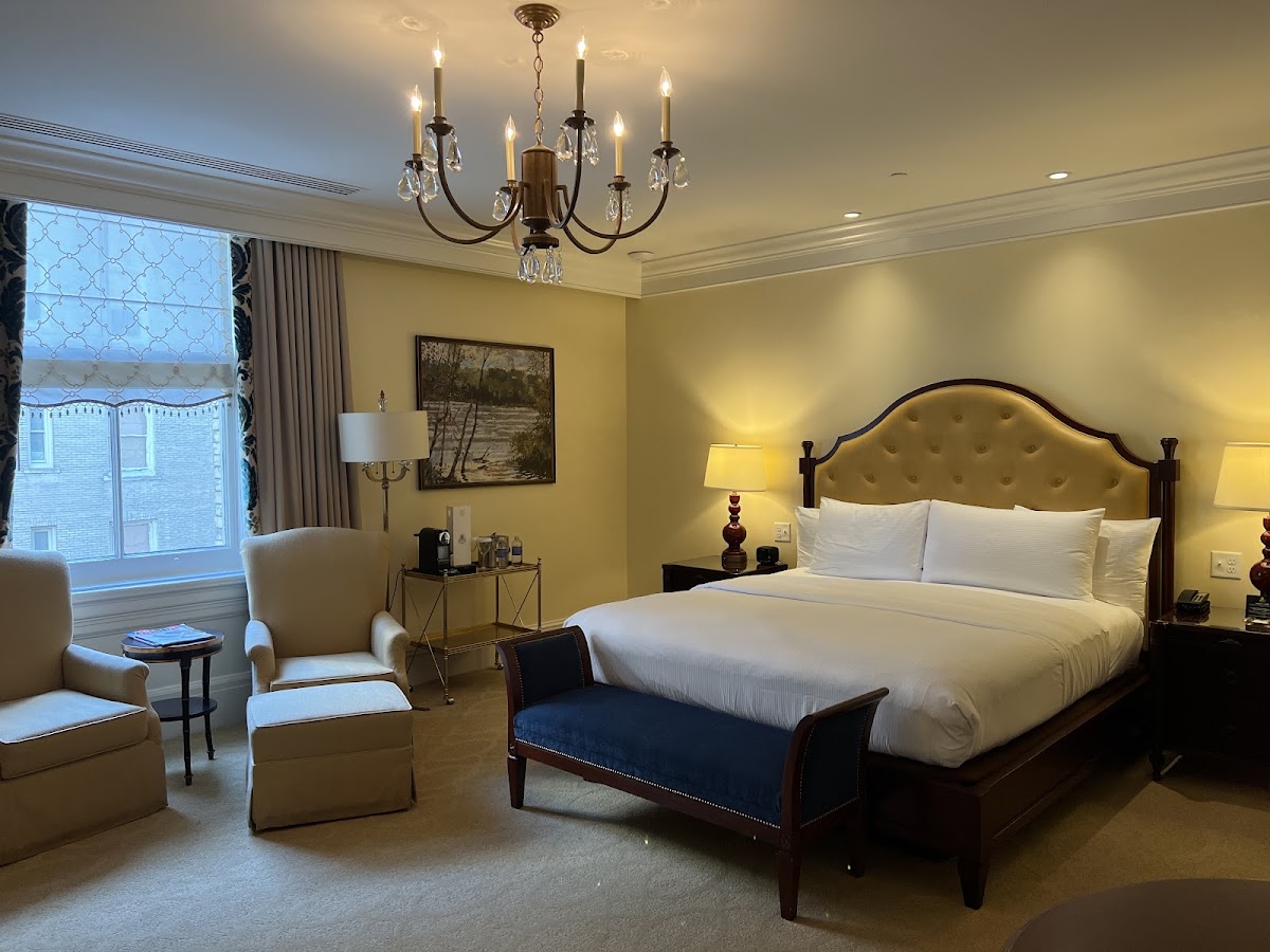 Hotel room photo 3