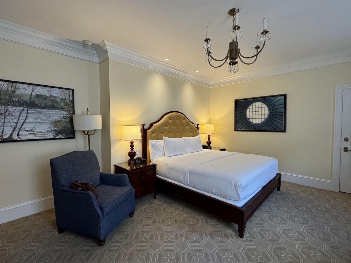Hotel room photo 7