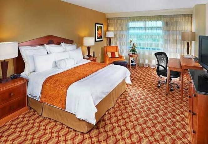 Hotel room photo 3
