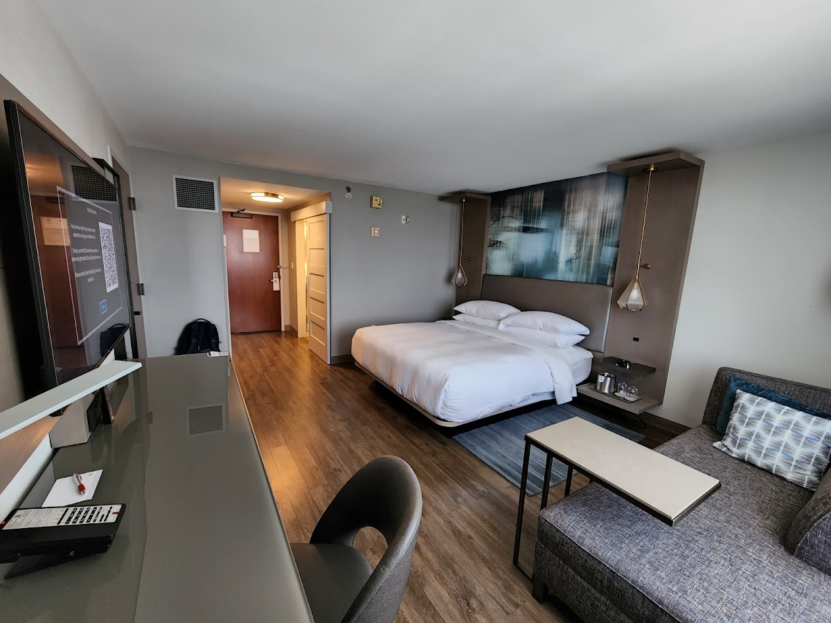 Hotel room photo 8