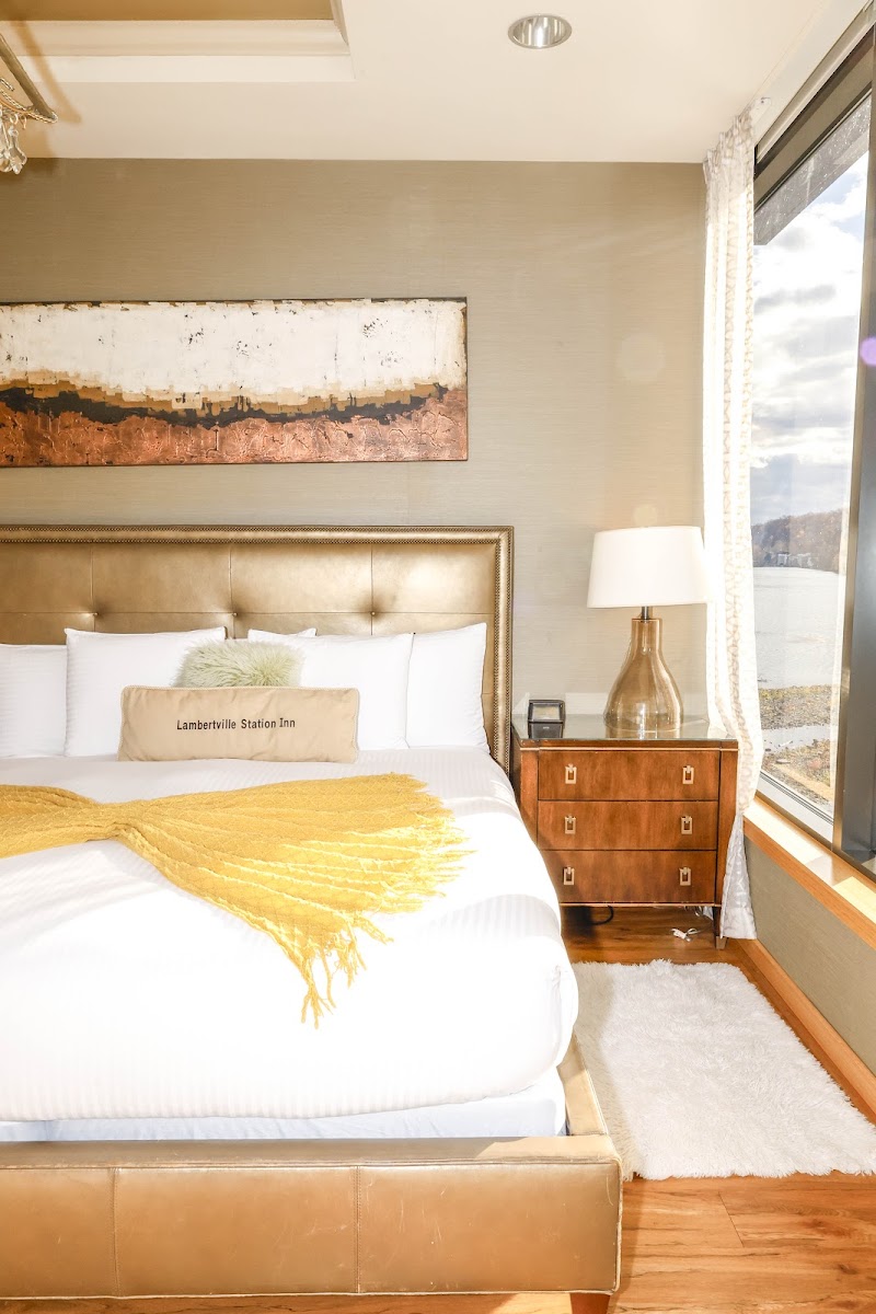Hotel room photo 3