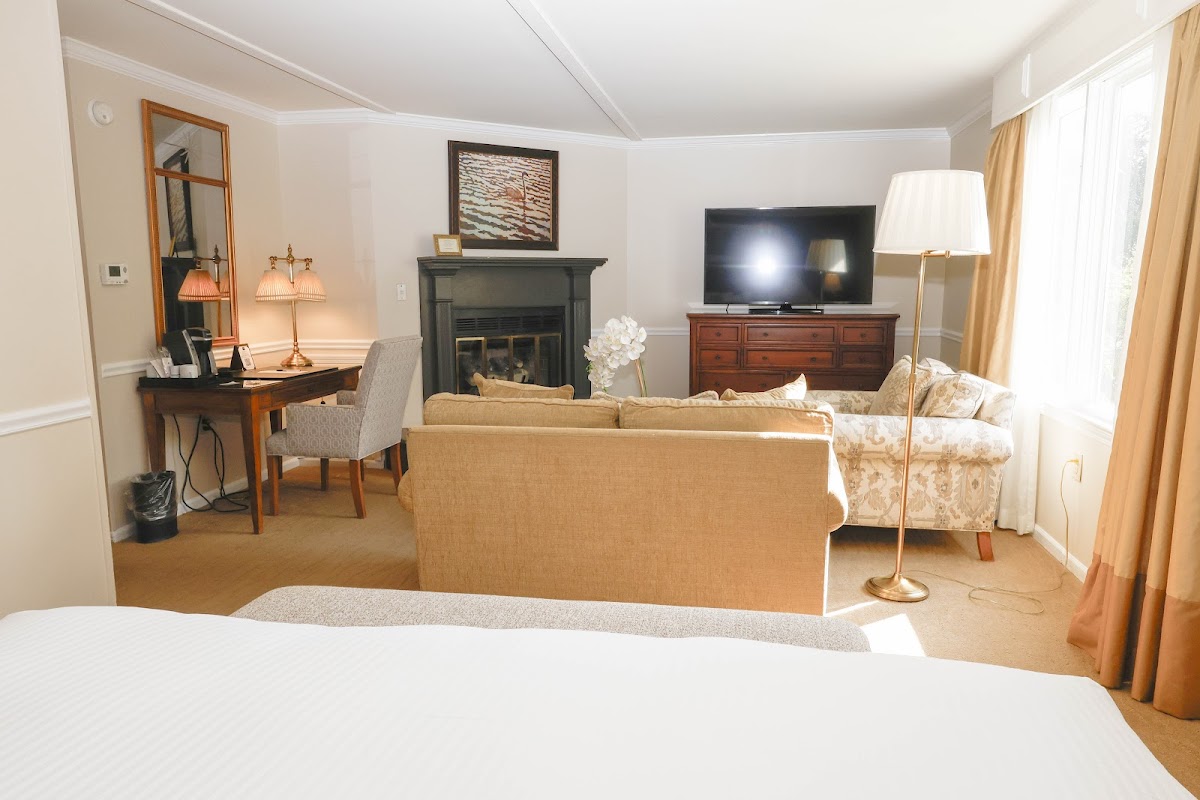Hotel room photo 4