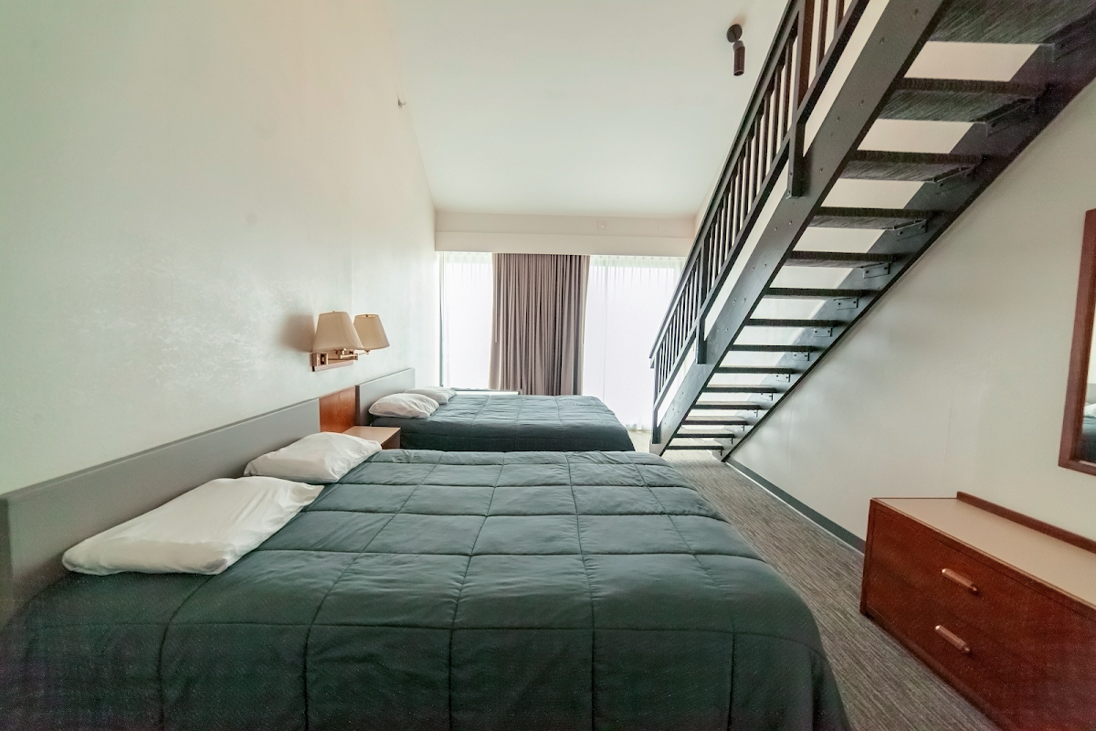 Hotel room photo 2