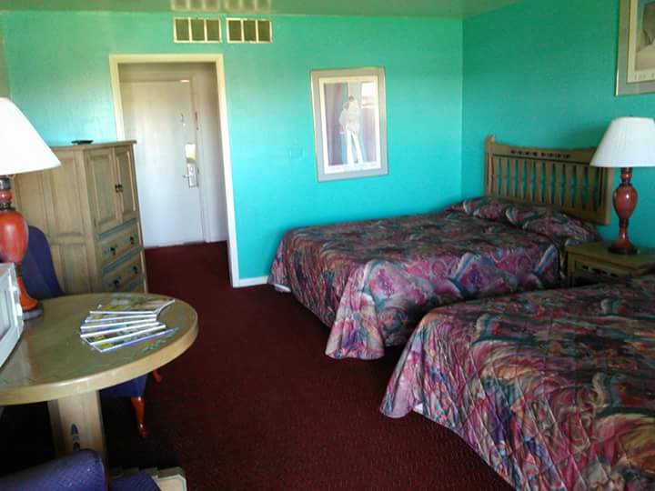 Hotel room photo 2