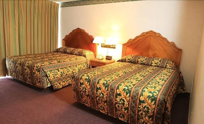 Hotel room photo 5