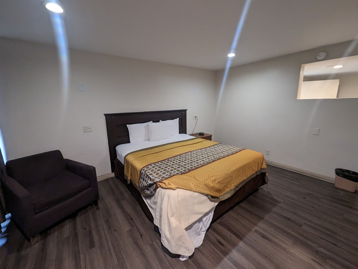 Hotel room photo 9