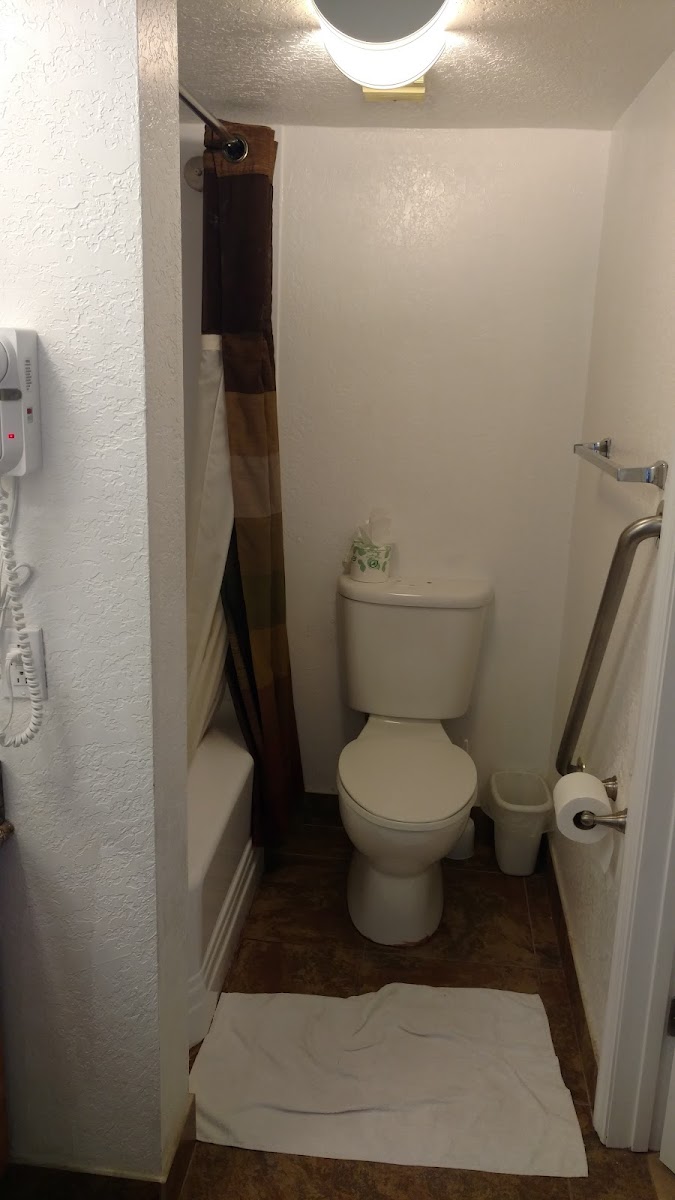 Hotel room photo 4