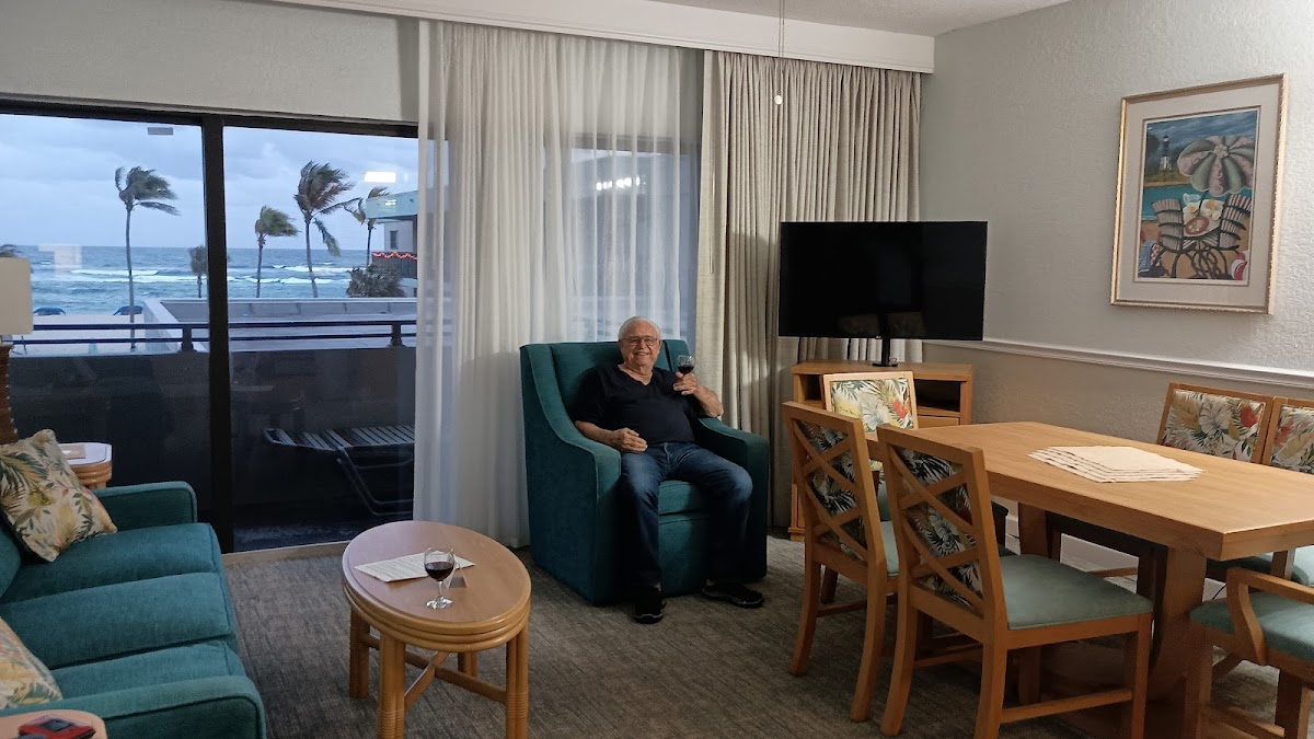 Hotel room photo 5