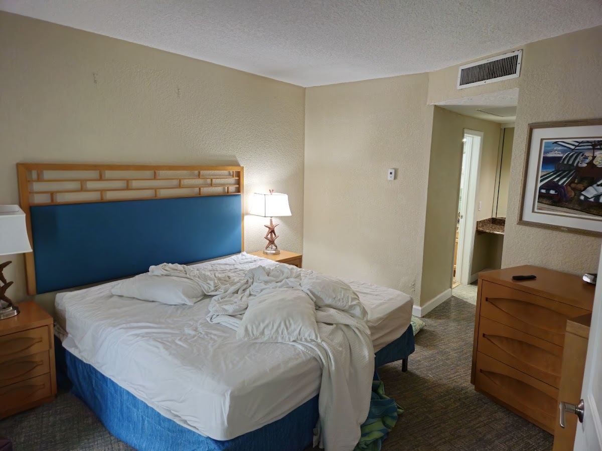 Hotel room photo 6