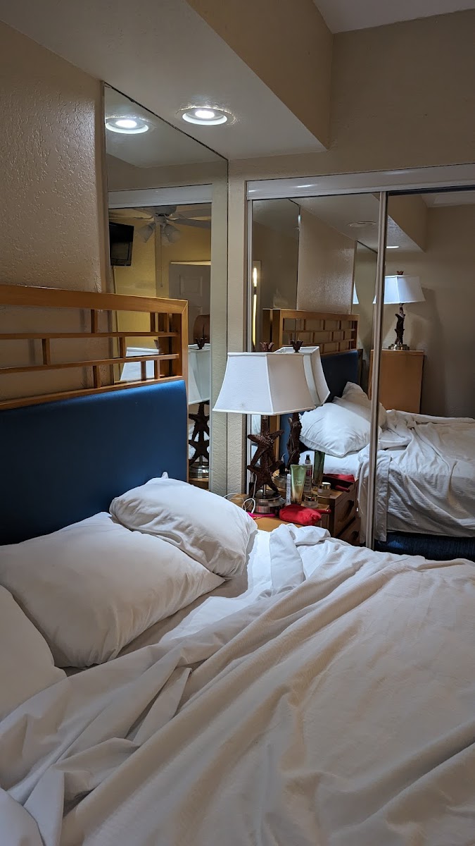 Hotel room photo 9