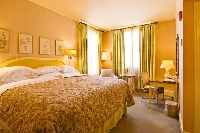 Hotel room photo 2