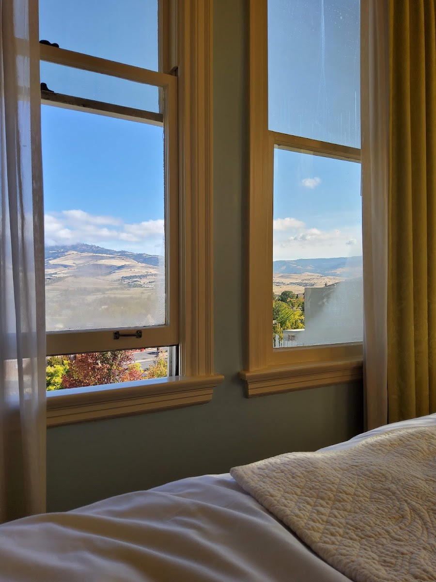 Hotel room photo 8