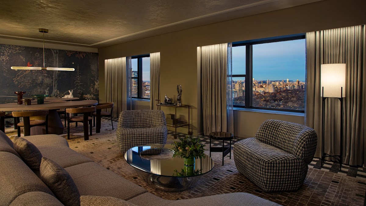 Hotel room photo 4