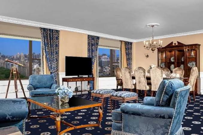 Hotel room photo 6