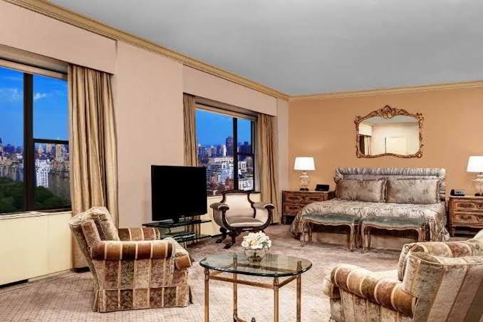 Hotel room photo 7