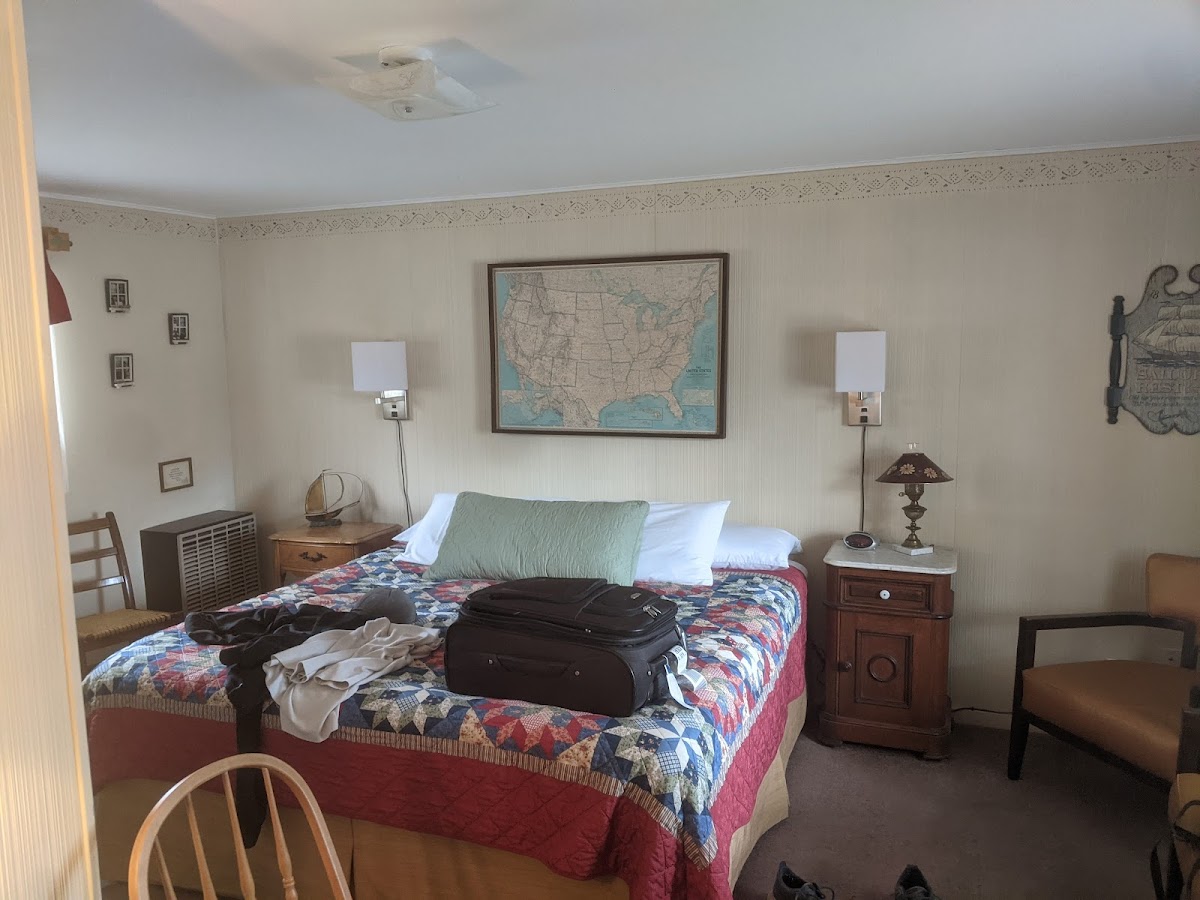Hotel room photo 3