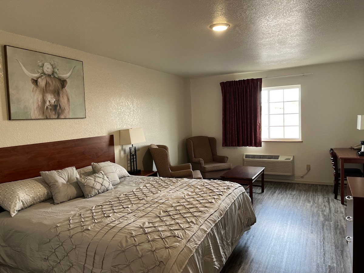 Hotel room photo 2
