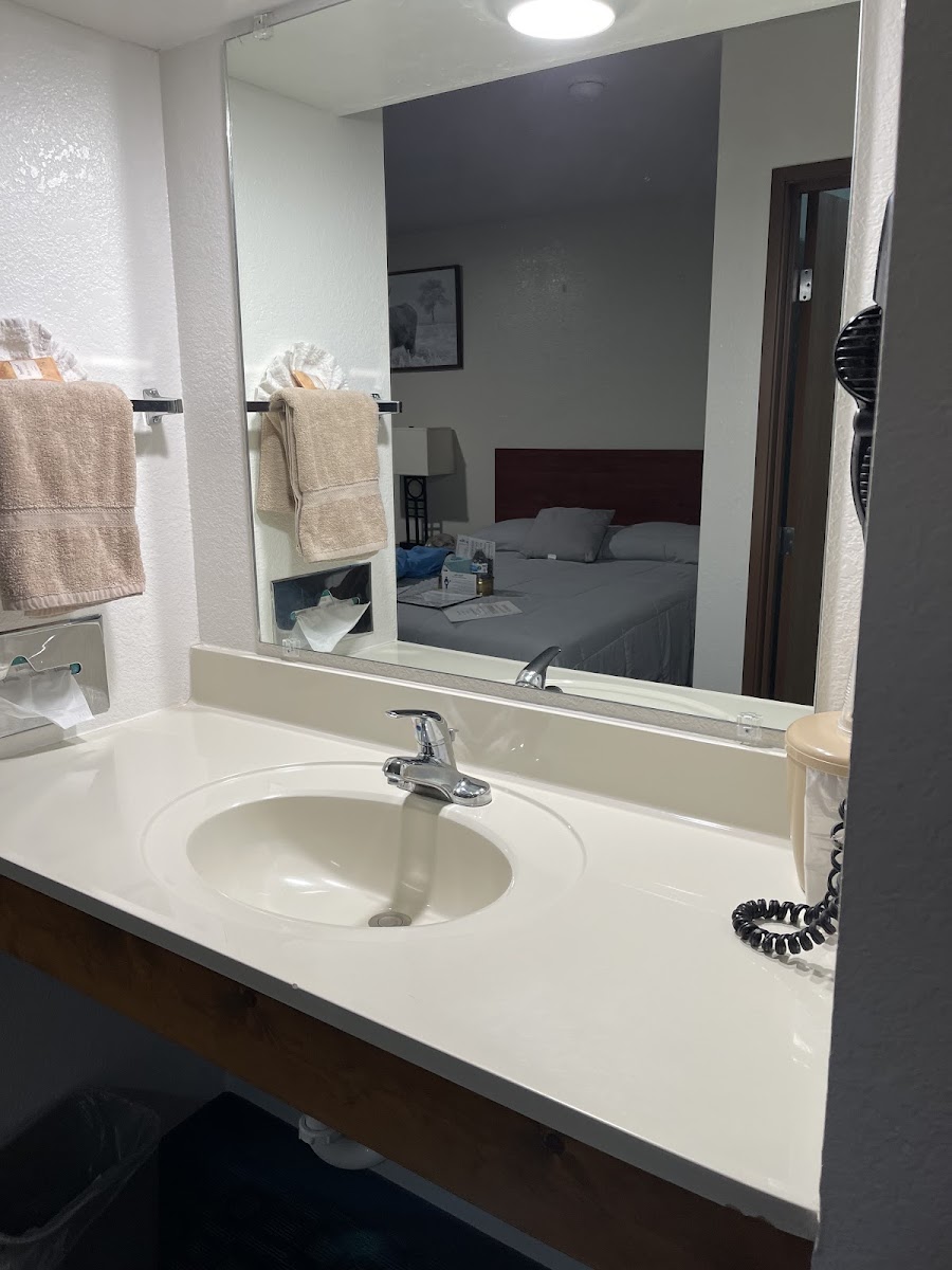 Hotel room photo 4