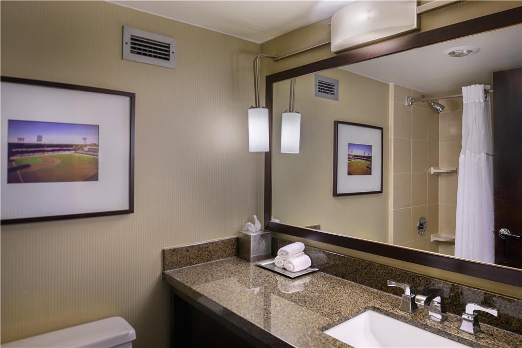 Hotel room photo 2