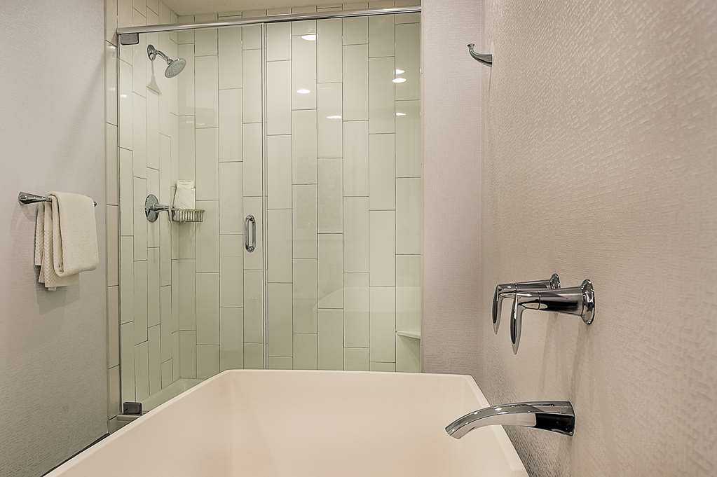 Hotel room photo 3