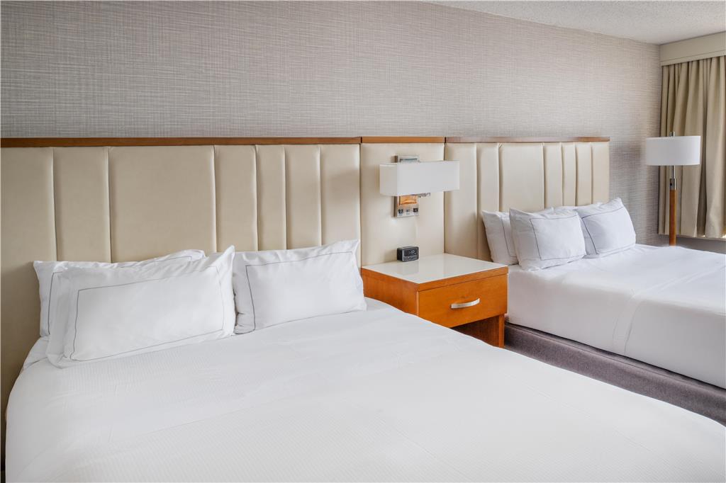 Hotel room photo 5
