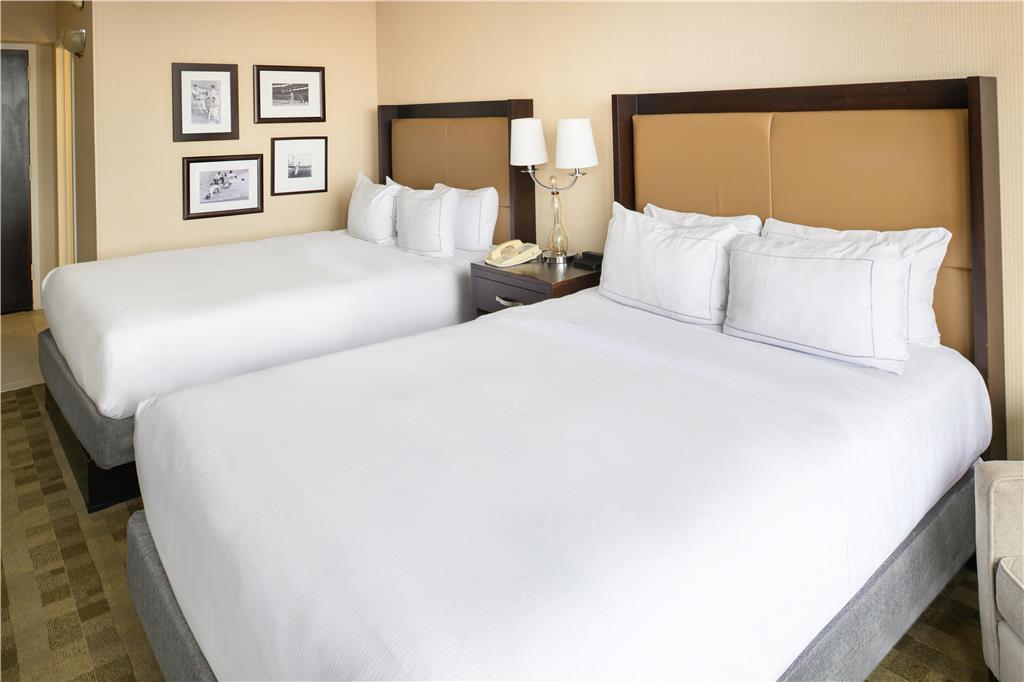 Hotel room photo 6