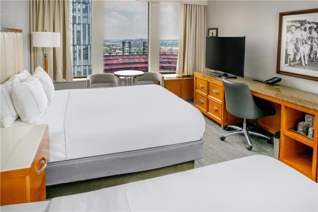 Hotel room photo 8
