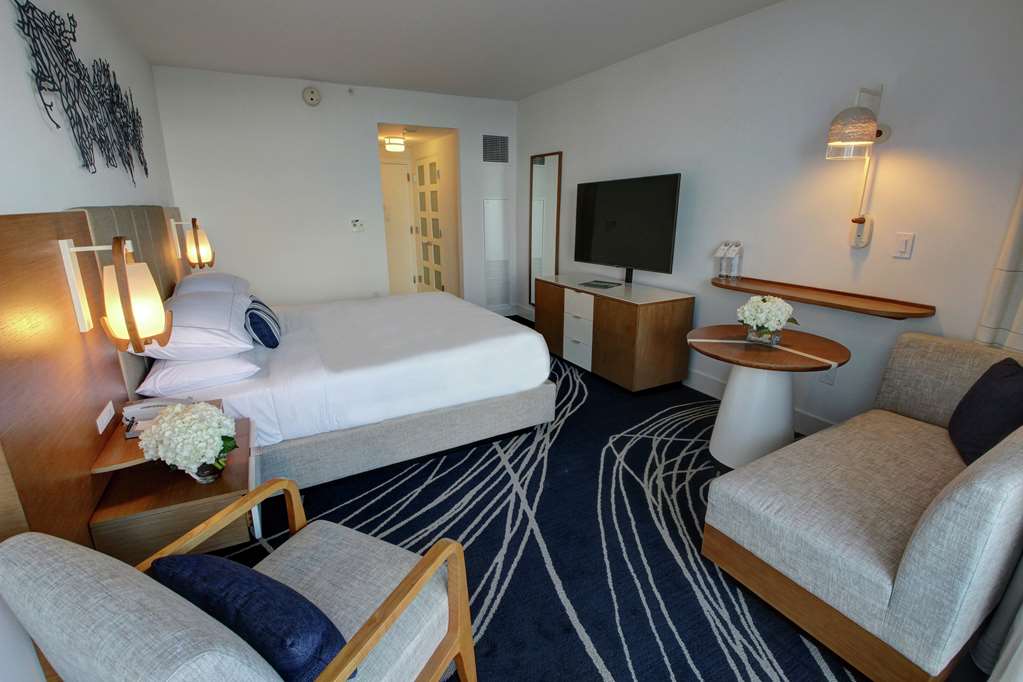 Hotel room photo 3