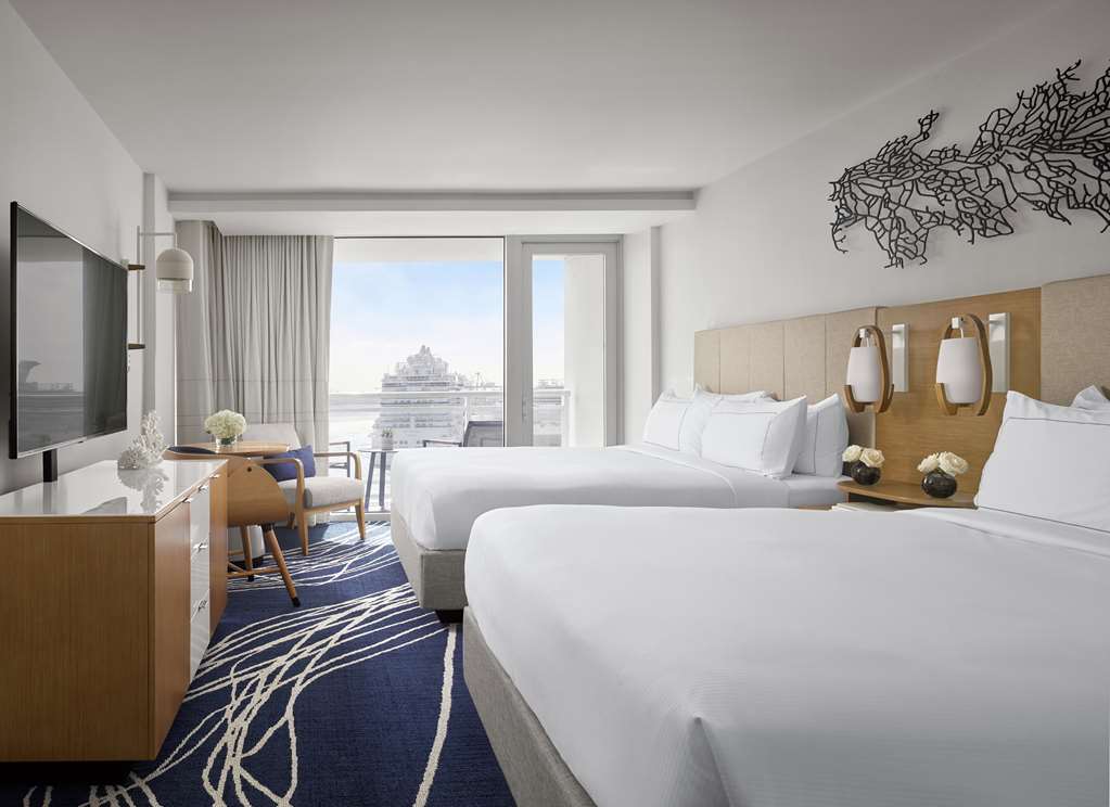 Hotel room photo 4