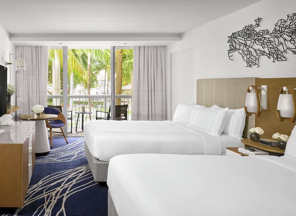 Hotel room photo 5