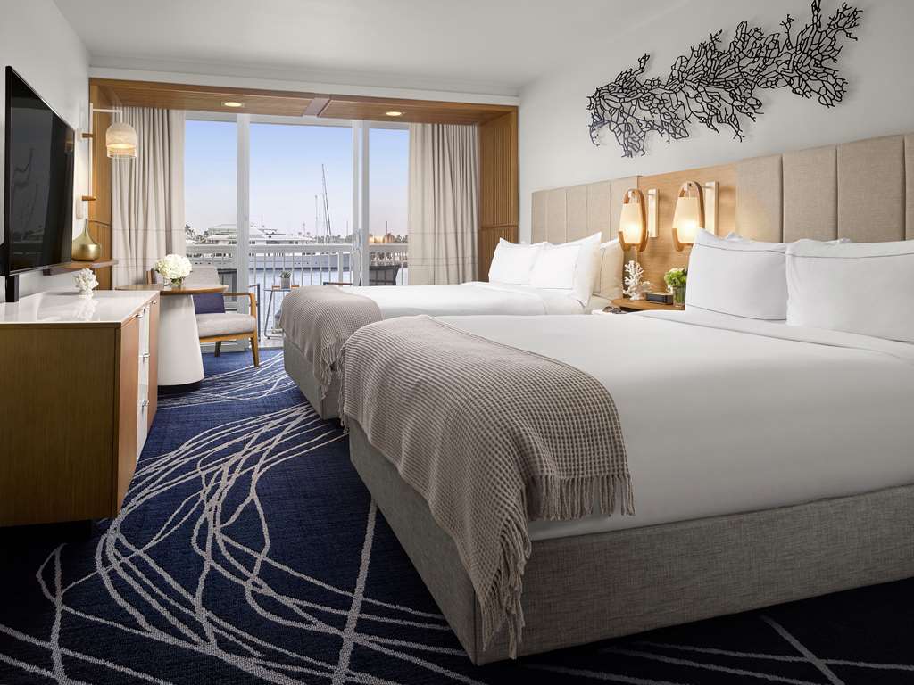 Hotel room photo 8