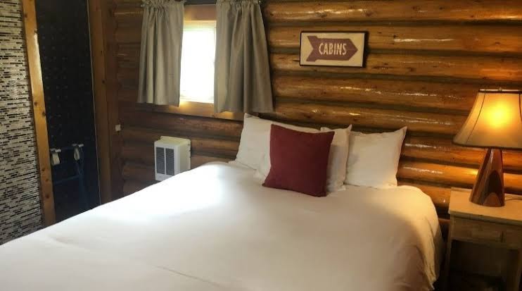 Hotel room photo 6