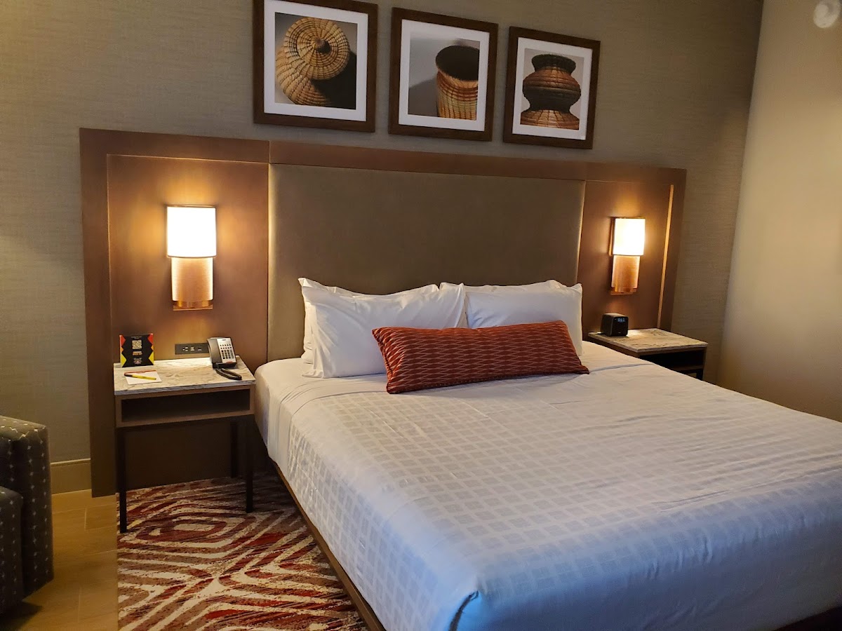 Hotel room photo 8