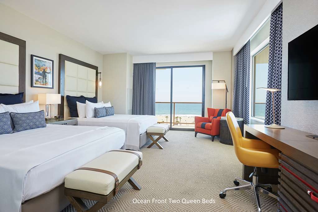 The Waterfront Beach Resort, a Hilton Hotel Photo 2