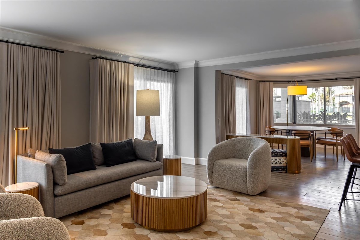 Hotel room photo 10
