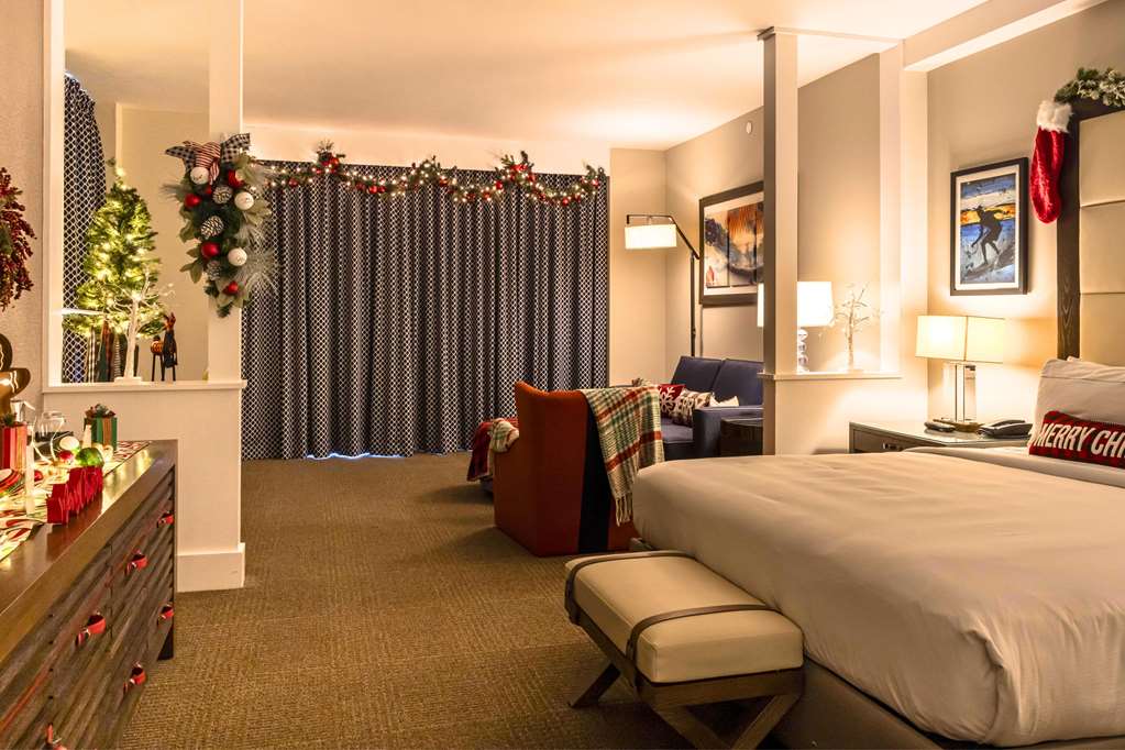 Hotel room photo 5