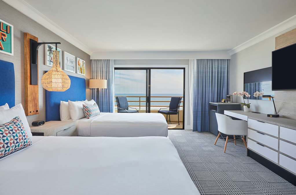 Hotel room photo 7