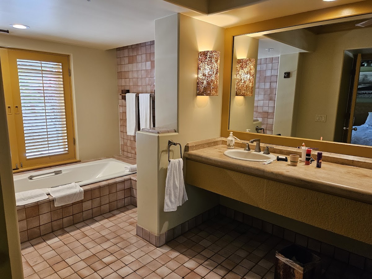 Hotel room photo 2