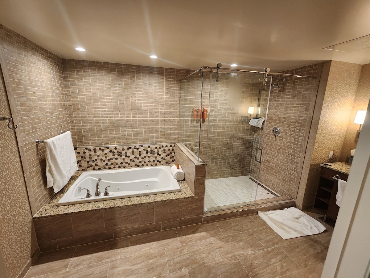 Hotel room photo 2