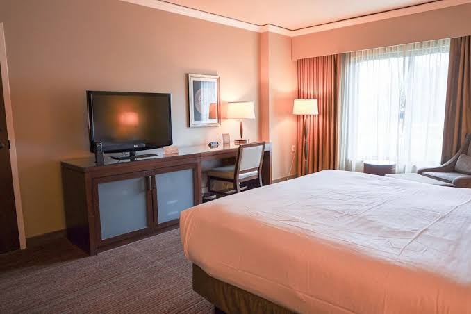 Hotel room photo 5
