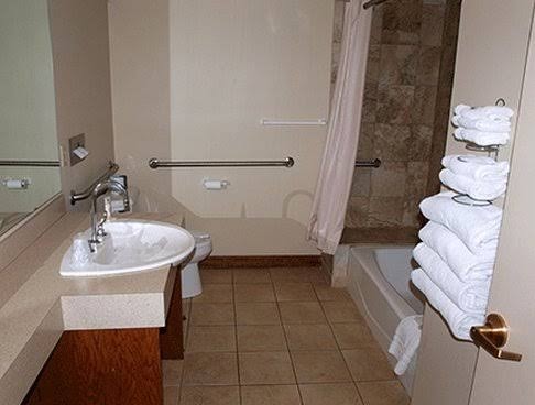 Hotel room photo 4