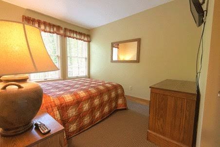 Hotel room photo 5