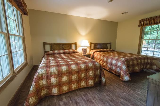 Hotel room photo 9