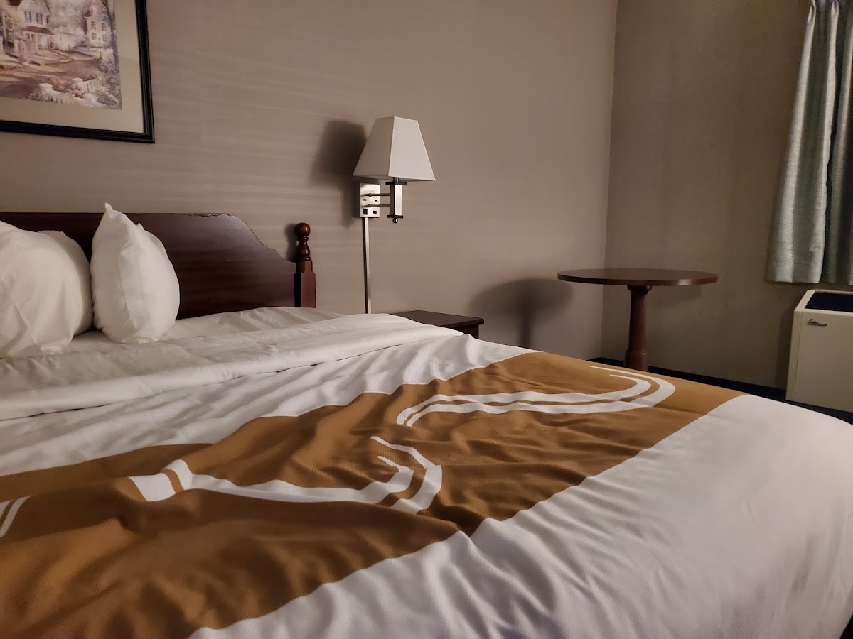 Hotel room photo 6