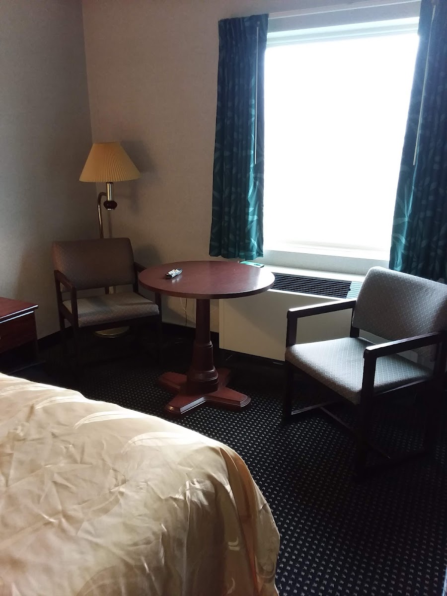 Hotel room photo 7