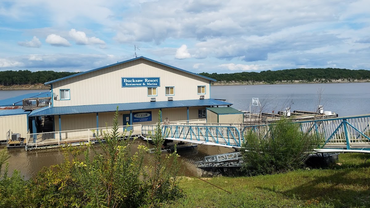 Bucksaw Resort & Marina Photo 3