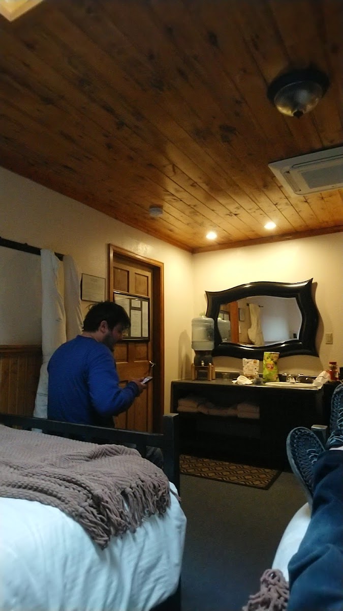Hotel room photo 3