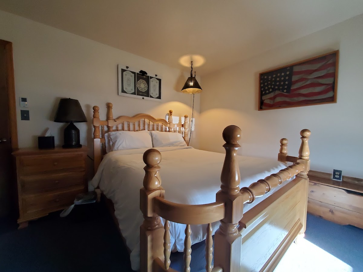 Hotel room photo 5