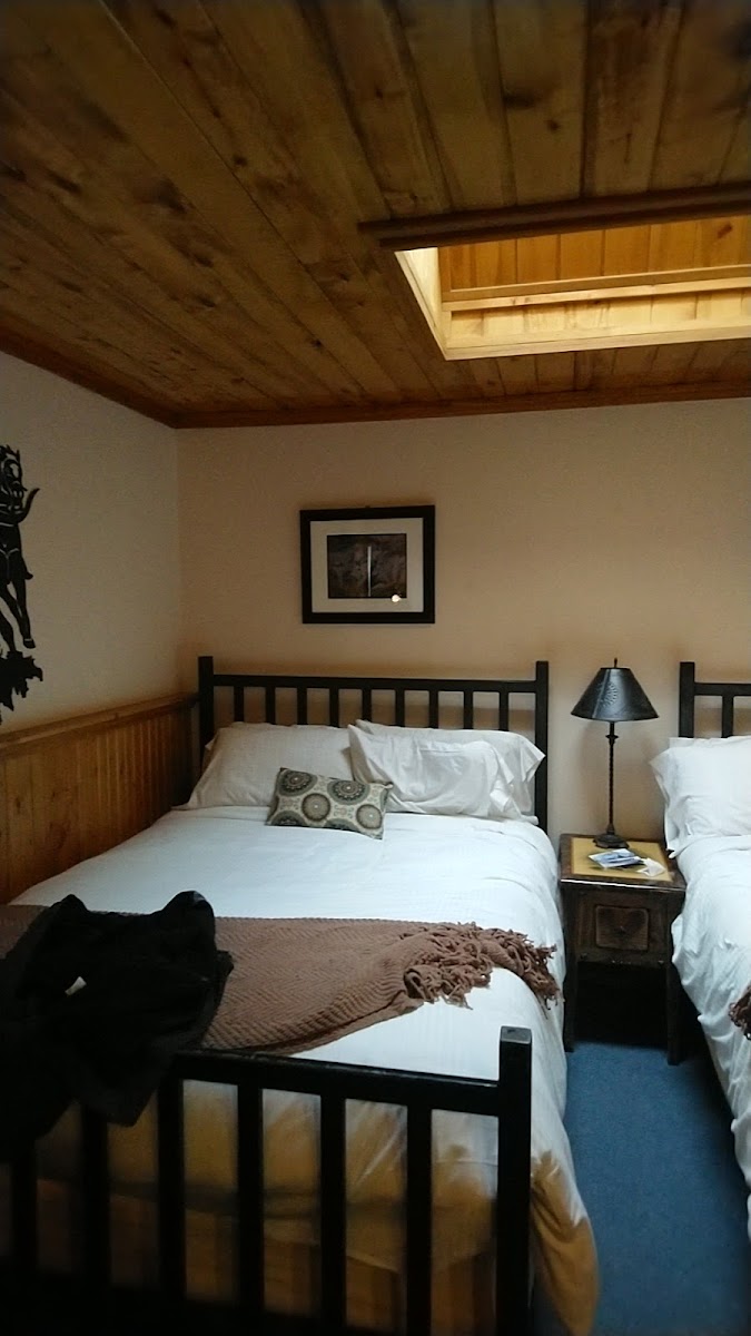 Hotel room photo 6